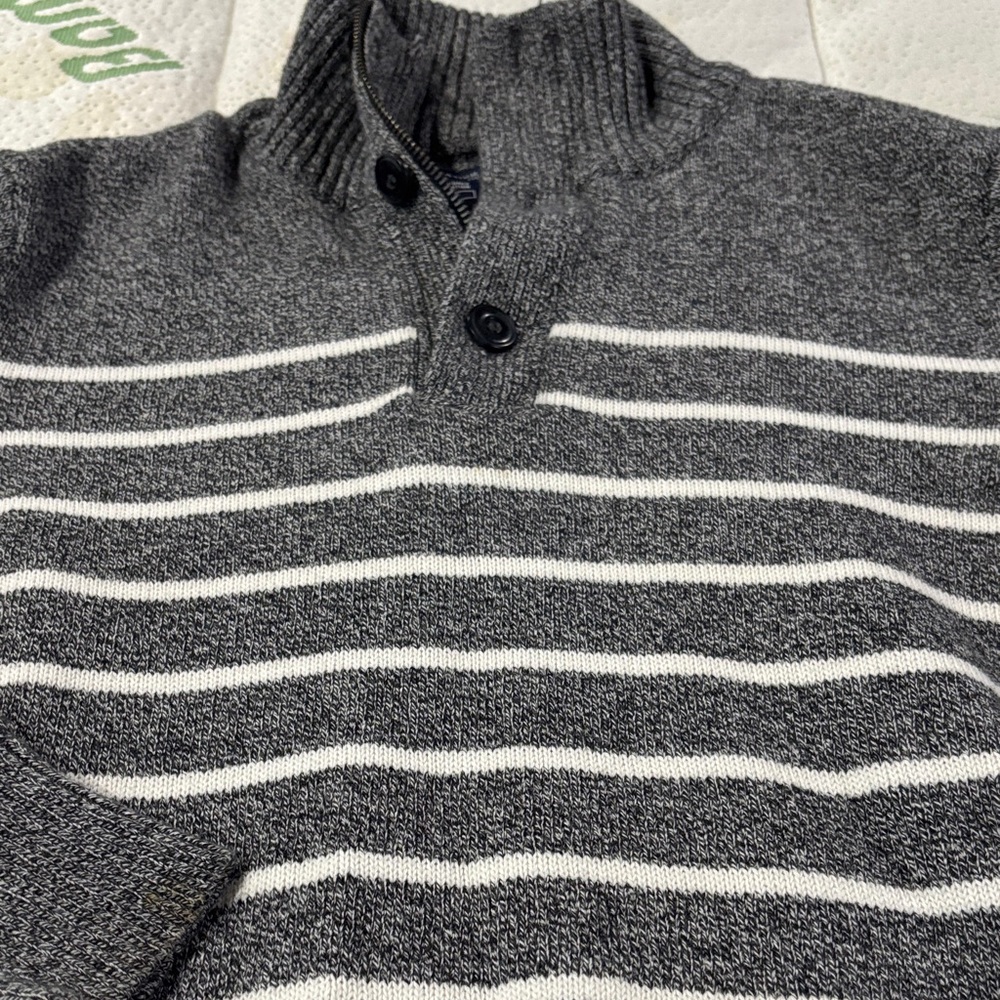 American Eagle Outfitters Charcoal and White Turtleneck Sweater
